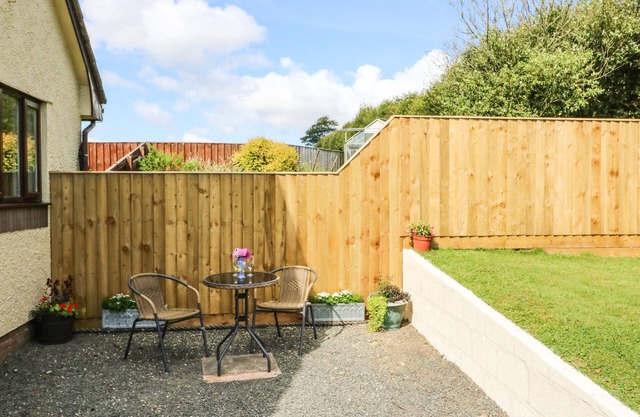 BUCKLAND FARM STUDIO, pet friendly, with a garden in Watchet