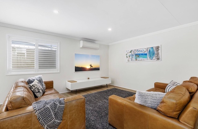 Buddina Deluxe 3 Bedroom Family Getaway House