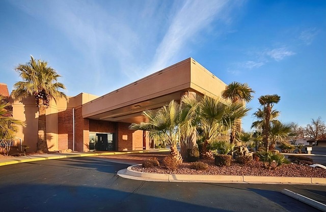 Budget Friendly Accommodations at Red Lion Hotel St. George! Pool, Parking, Gym