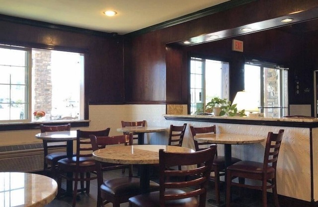 Budget-Friendly Accommodation! Near Three Rivers Golf Course, Free Parking!