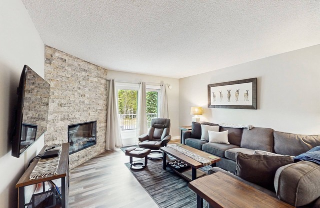 Budget-Friendly Condo, Steps from the New Bear Back Poma