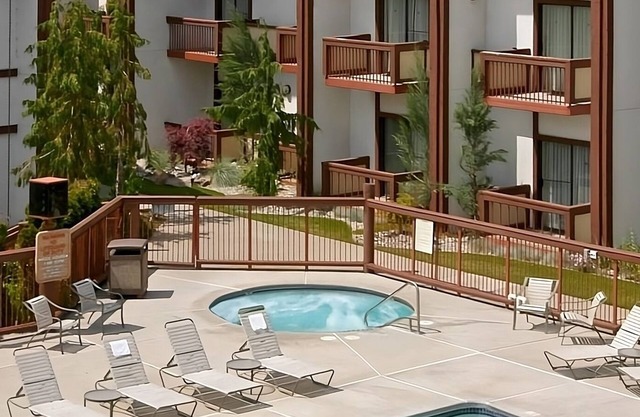 Budget-Friendly Stay in Washington! Outdoor Pool, Free Parking, Pets Allowed