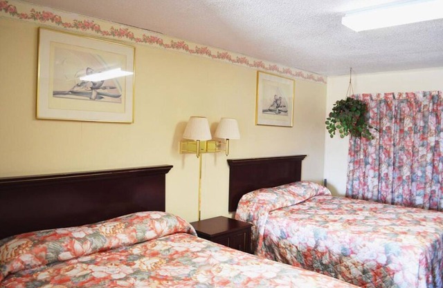 Budget Inn/2 double beds non smoking