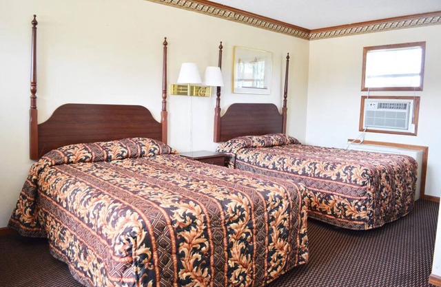 Budget Inn/2 Queen Bed Non-Smoking