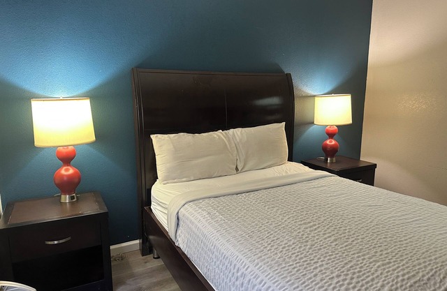Budget Inn, Hwy 41