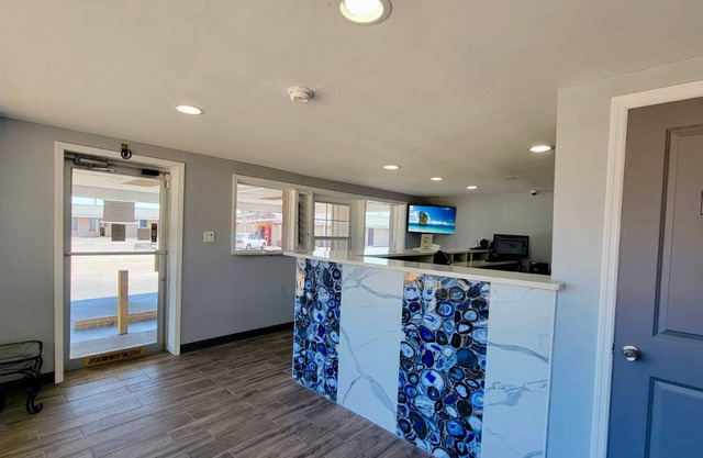 Budget Inn & Suites