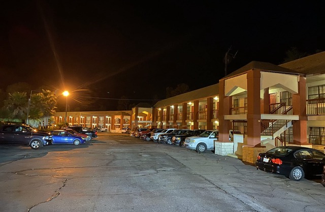 Budget Inn & Suites