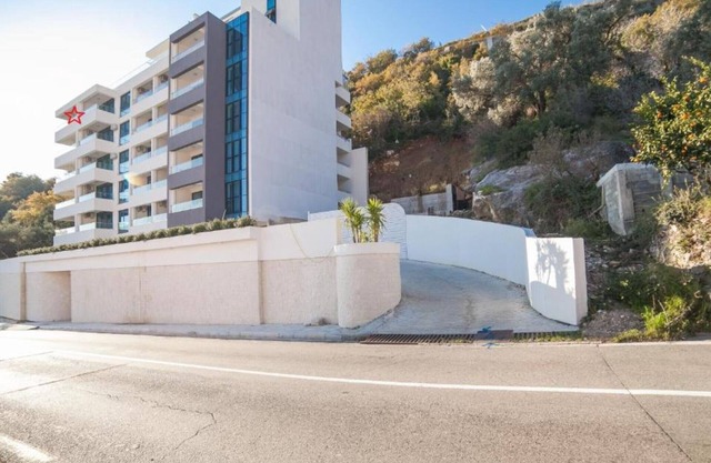 Budva Hideaway Apt- One Bedroom Apt with Balcony