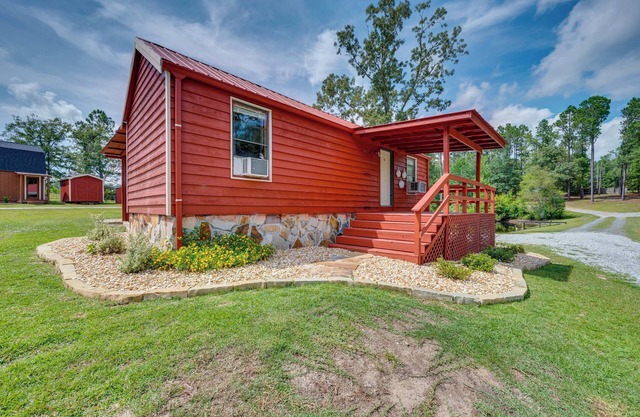 Buena Vista Cabin: Tranquil Haven Near Town Square
