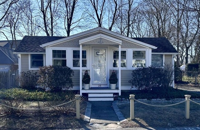 Buena Vista Cottage - Walk to 2 beaches! - 15 mins to Newport