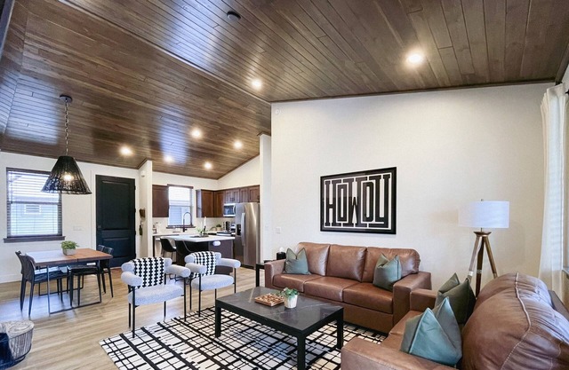 Buffalo Lodge | 2BR by Tavern, Brewery & Eats