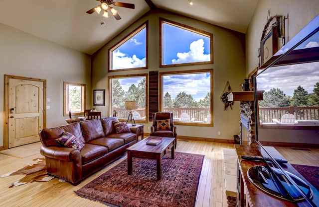 Buffalo Ridge on Zion Boundary very close to the Park! Gated Community -Hot Tub