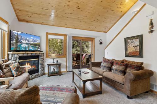 Bugle Pointe A06 by Estes Park Condos