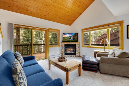 Bugle Pointe B23 by Estes Park Condos