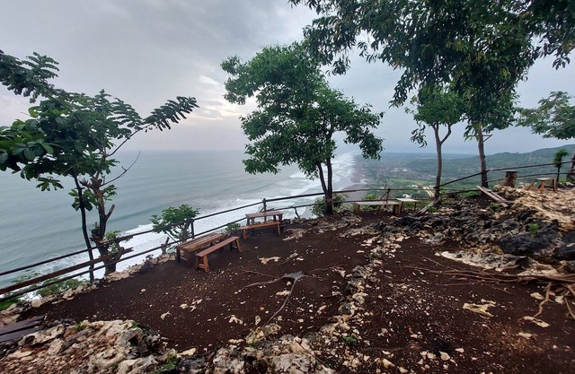 Bukit Shoka Top View Camp