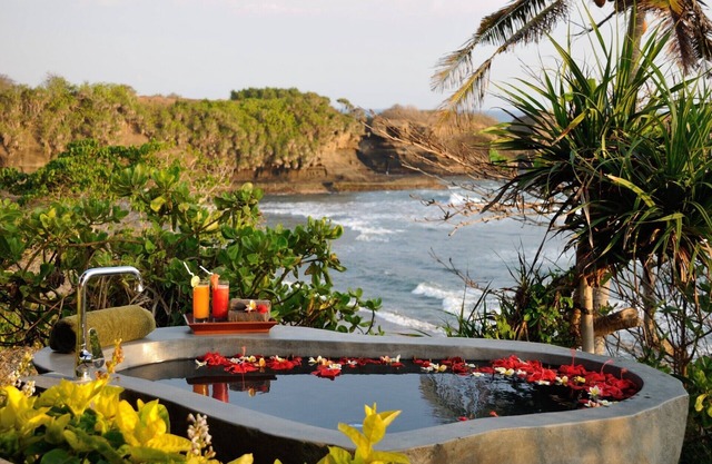 Bulung Daya Villa · AMAZING BEACH RETREAT (Chef/Butler/Driver/Gym)