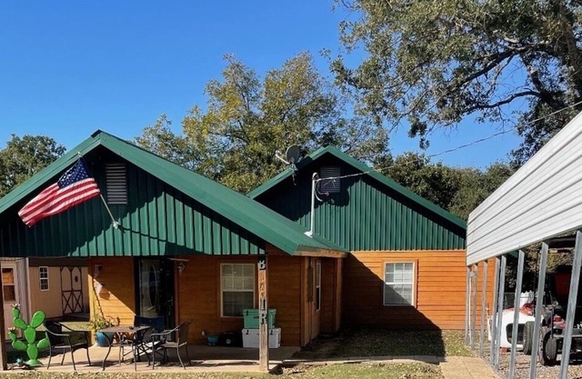 Buncombe Creek Lakehouse Cabin at Lake Texoma