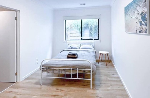 Bundoora 4# Double BDR * private bathroom
