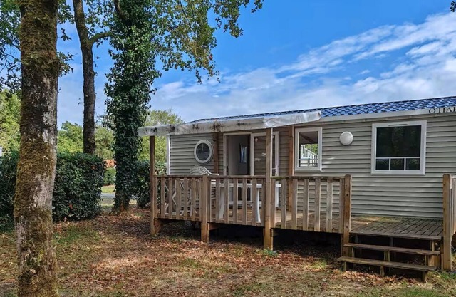 Bungalow for 6 people near the Puy du Fou in a pleasant campsite.