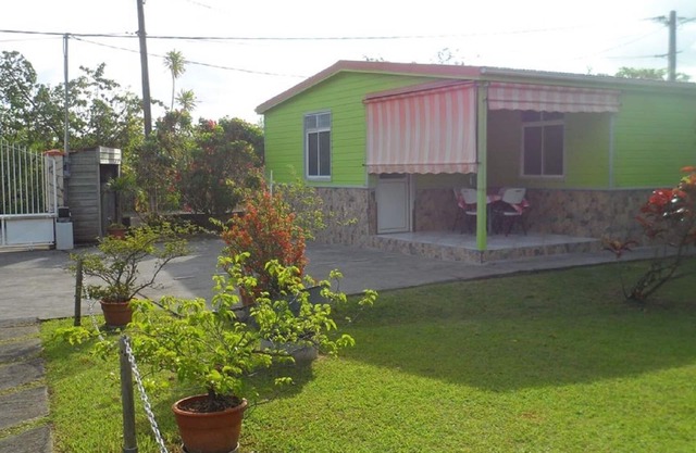 Bungalow Cannelle - 2 bedrooms - in Sainte Luce, near Anse Mabouyas
