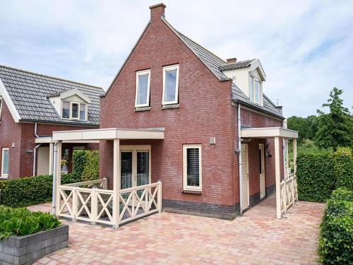 Bungalow by Water near Rotterdam