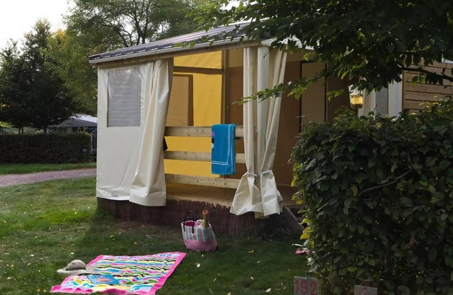 Bungalow Canvas - ohne Sanitäranlagen. 1 Schlafzimmer Doppelbett, 1 Schlafzimmer 3 Betten (1 Etagen) 5 Personen