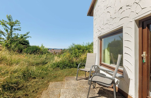 Bungalow 'Die Grüne Wiese' with Shared Terrace, Shared Garden and Wi-Fi