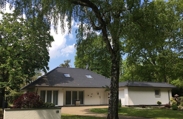 Bungalow for 4 people with large garden, terraces and barbecue