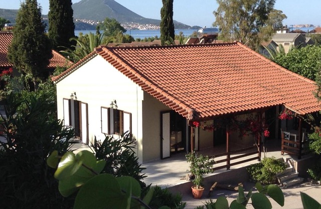 Bungalow Gialova