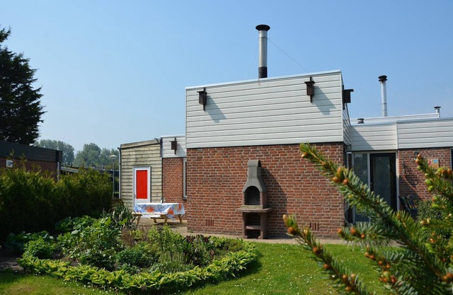 Bungalow in Noordwijk near Lake & Beach