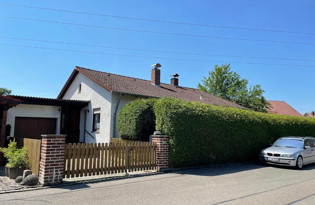 Bungalow in ruhiger Siedlung mit Terrasse und Stellplatz