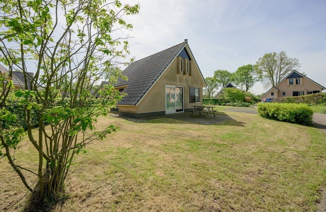 Bungalow in Sondel near Slotermeer Lake