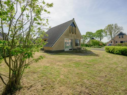 Bungalow in Sondel near Slotermeer Lake