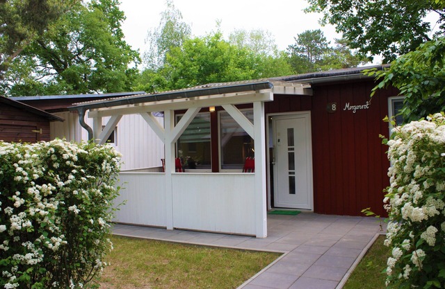 Bungalow "Morgenrot", 250m to the Müritz + boat mooring