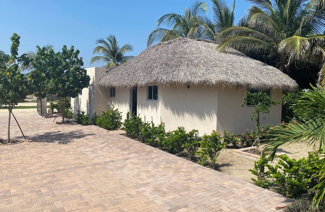 Bungalow direct access to the beach for two people private bathroom equipped kitchen