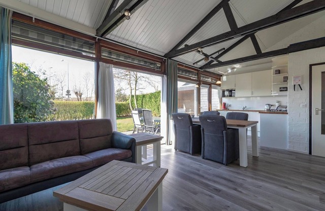 Bungalow near Sint Maartenszee Beach