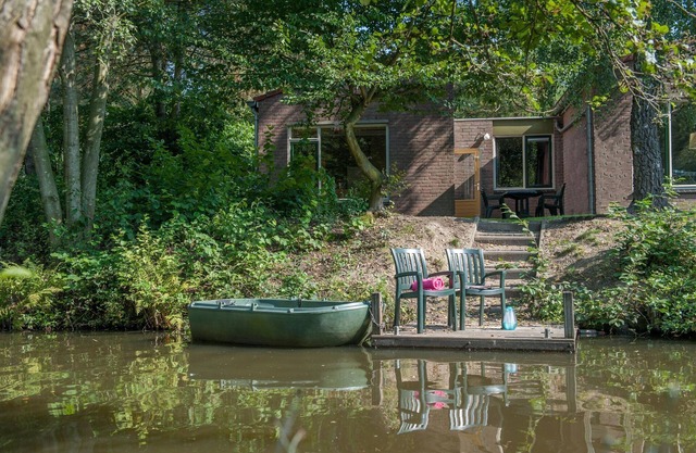 Bungalow on Weerterbergen Waterfront