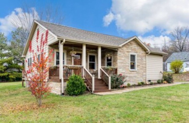 Bungalow totally remodeled and customized for your visit.