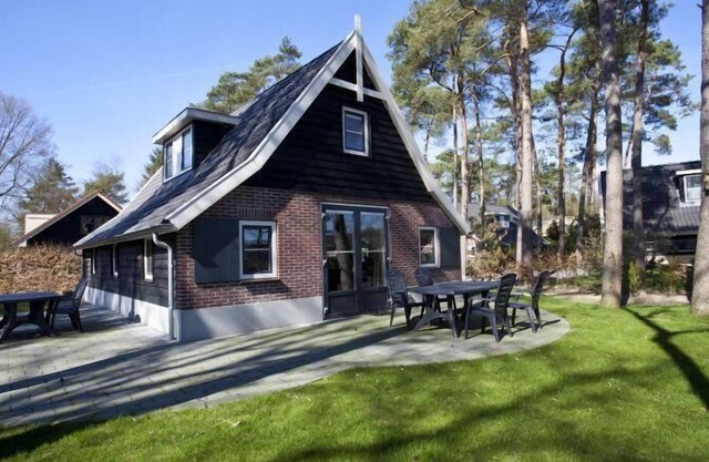 Bungalow with 4 bedrooms, a terrace and sauna