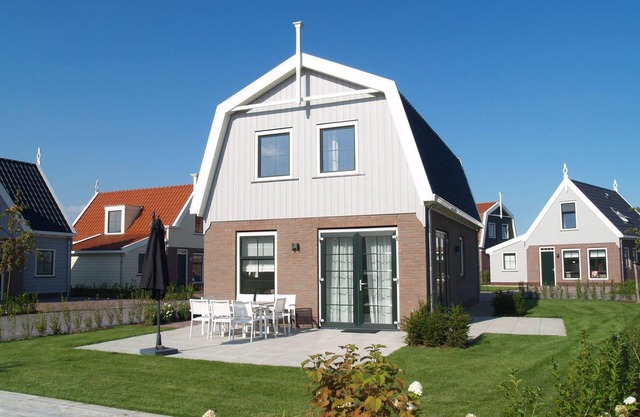 Bungalow with 4 bedrooms, 2 bathrooms and a terrace