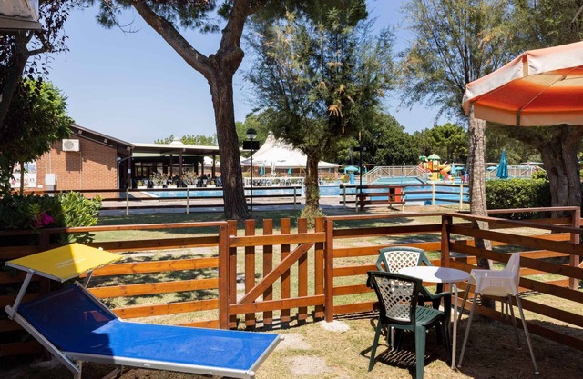 Bungalow with air conditioning, internet, garden and pool