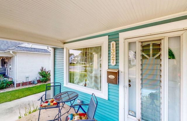 Bungalow with bikes & yard - near Farmers Market, St Joseph River & Notre Dame
