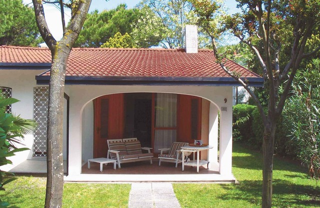 Bungalow with garden and air conditioning