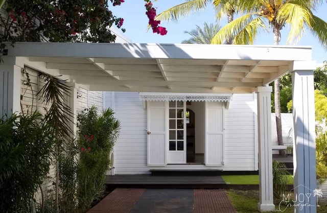 BUNGALOW with heated swimming pool and garden 5 minutes from the beach