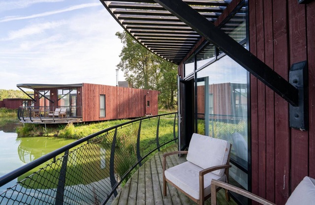 Bungalow with Terrace & Pool