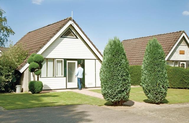 Bungalowpark Het Posterbos is located 800 meters outside the sociable village of Posterholt in the m