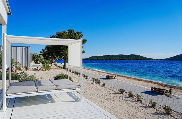 BUQEZ ECO RESORT - Beach Villa 22 - Directly by beach