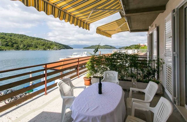 Bura Two Bedroom Apartment with Terrace and Sea View