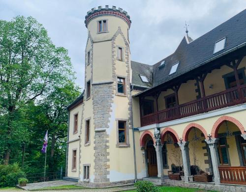 Burg Aue- Ferienwohnungen Erzglück - Familien - im Grünen - zentral