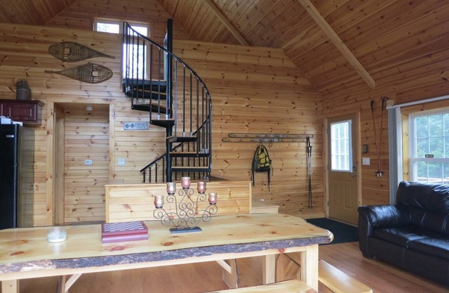 Burke Mountain Getaway. Great Spot For Mountain Biking, Skiing, Sight Seeing
